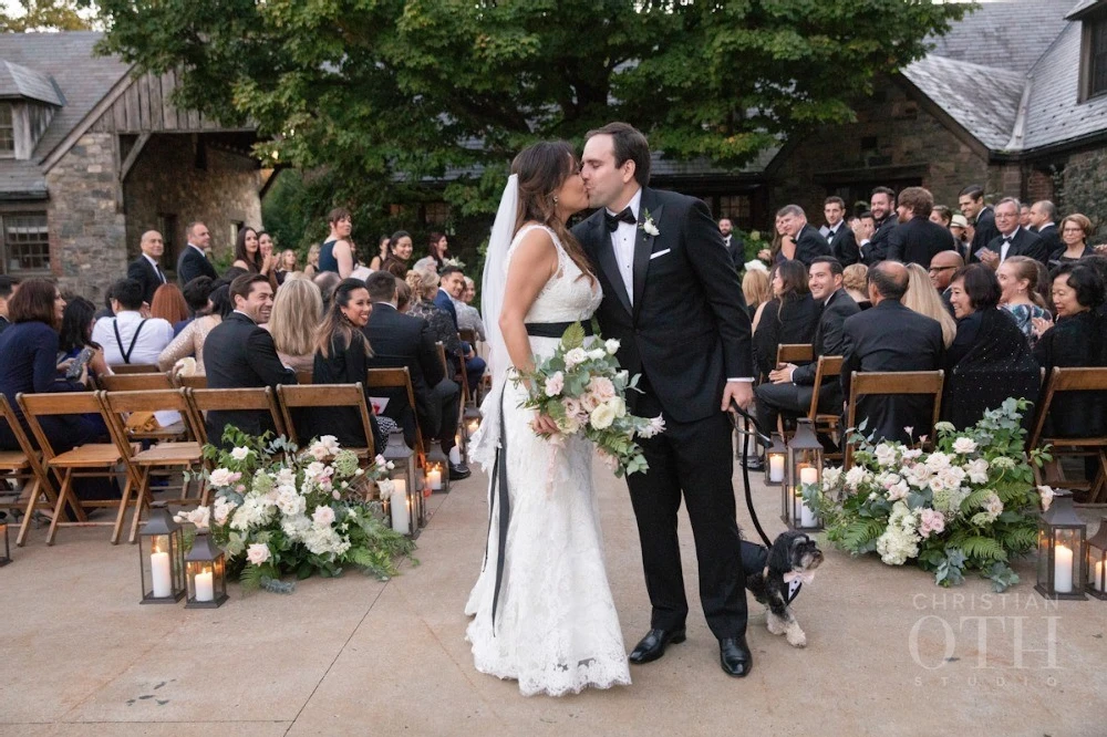 A Classic Wedding for Jennie and Travis