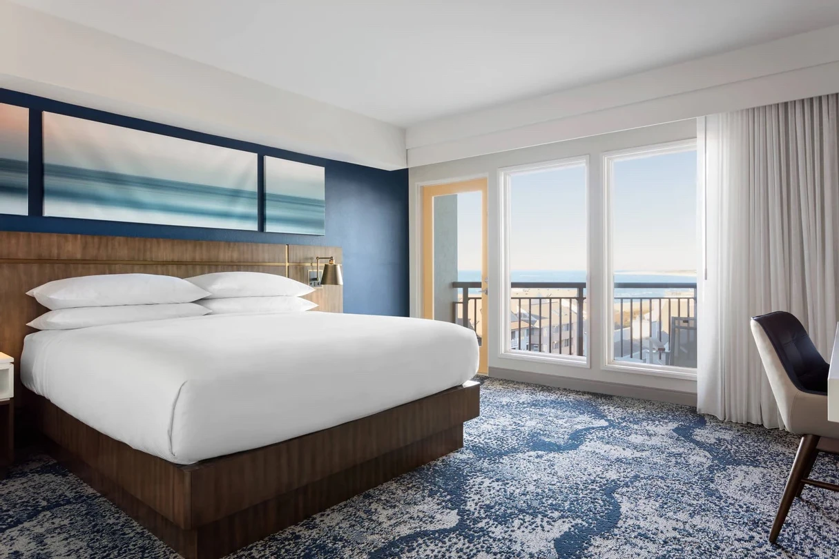 Delta Hotels by Marriott Virginia Beach Bayfront Suites