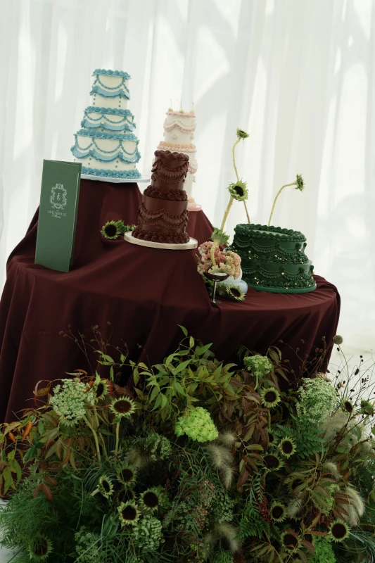 A Wedding Editorial That Colored Outside the Lattice