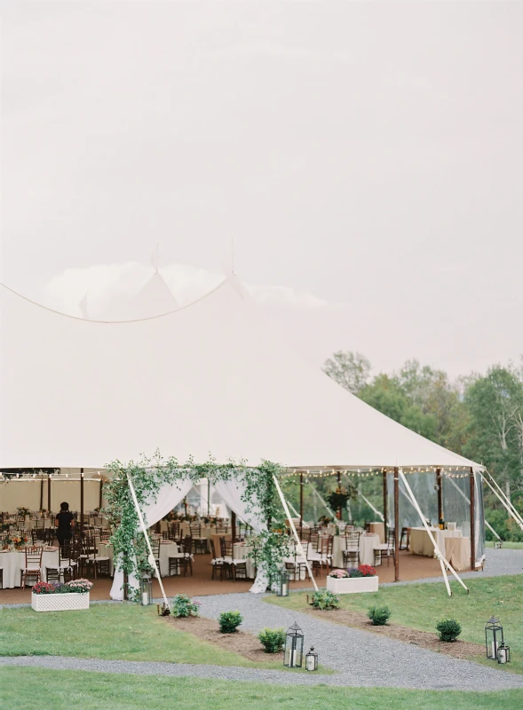 An Outdoor Wedding for Elizabeth and Timothy