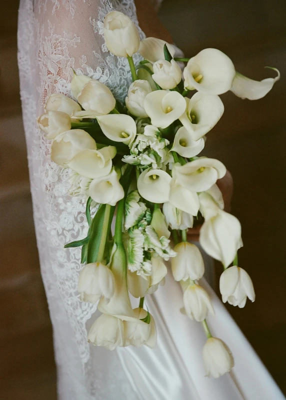 A Vineyard Wedding That Basked in the Glow of Honeyed Stone