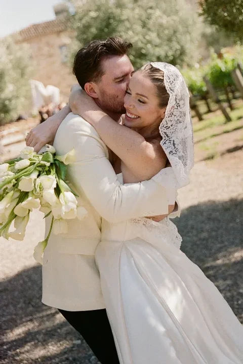A Vineyard Wedding That Basked in the Glow of Honeyed Stone