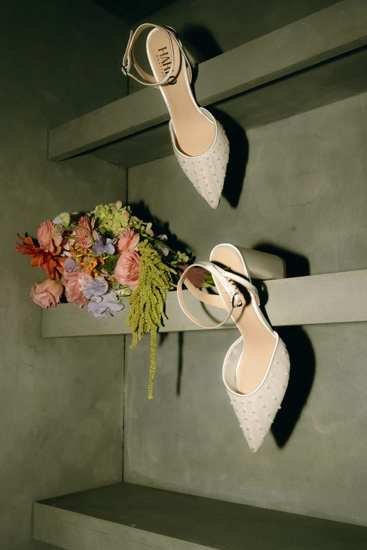 A Chartreuse Wedding for Emmy and Greg