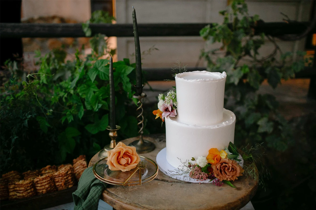 An Outdoor Wedding for Erin and Benjamin