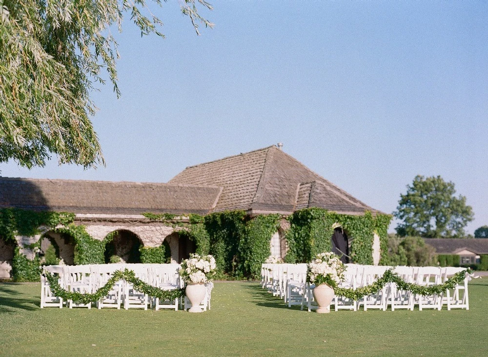 A Classic Wedding for Izzy and Tom