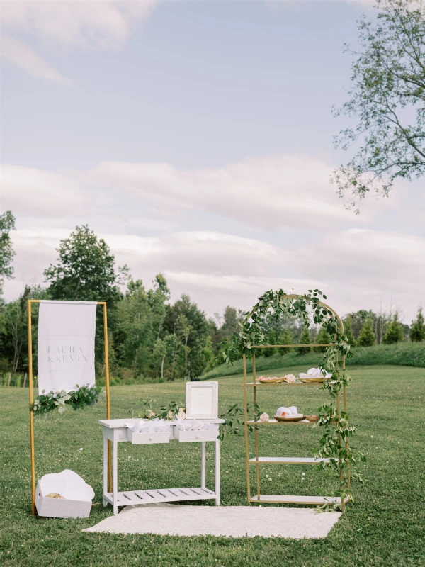 A Classic Wedding for Laura and Kevin