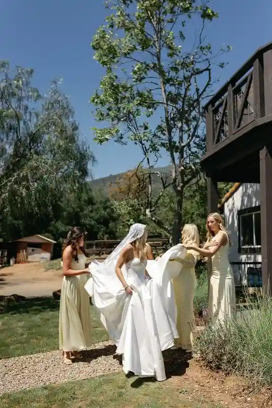 A Timeless Wedding for Leah and Kolton
