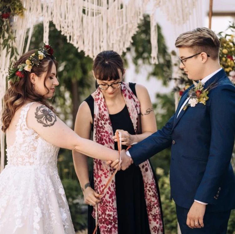 Mikki Baloy: Officiant 