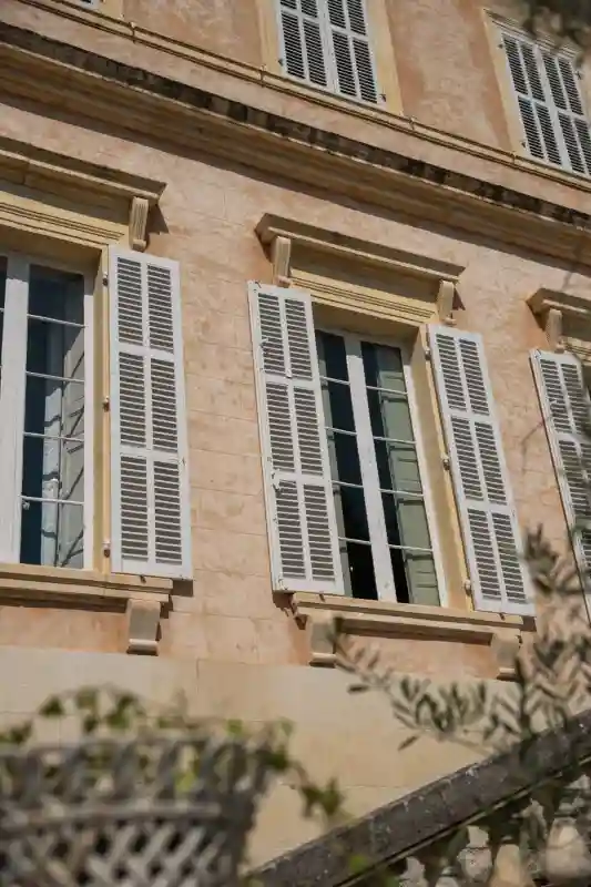 A Chateau Editorial
