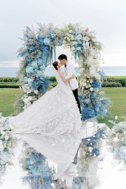 A Oceanic Fairytale Wedding for Stephanie and Linxing